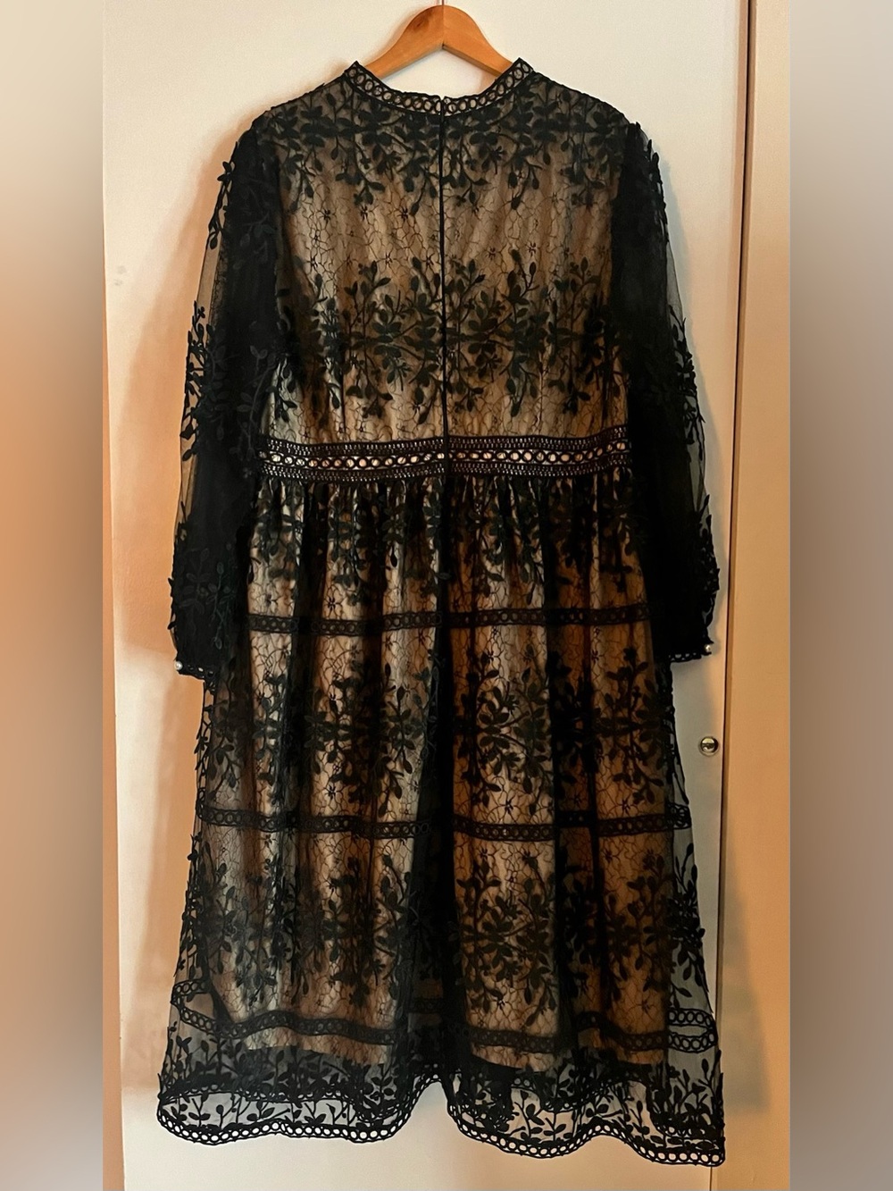 Ivy City Co Sicily Midi Dress In Black With Tags - Picture 2 of 4